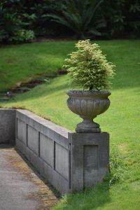 Short retaining wall bordering a patio in Waynesboro VA 